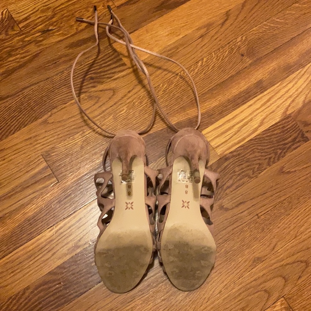 👠BCBG pumps 👠 - Picture 4 of 7